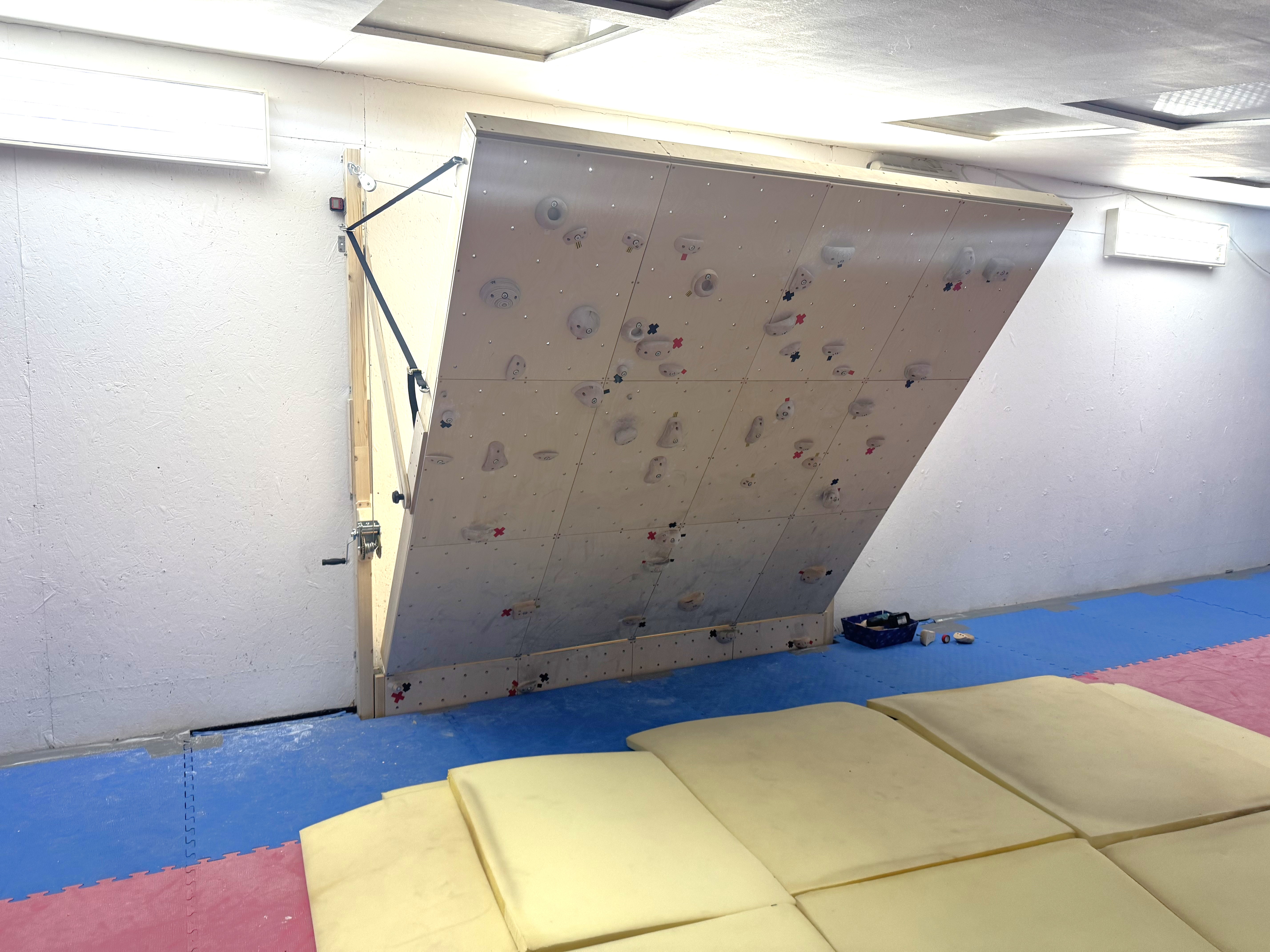 Lama Home Wall – adjustable climbing wall at a customer's home